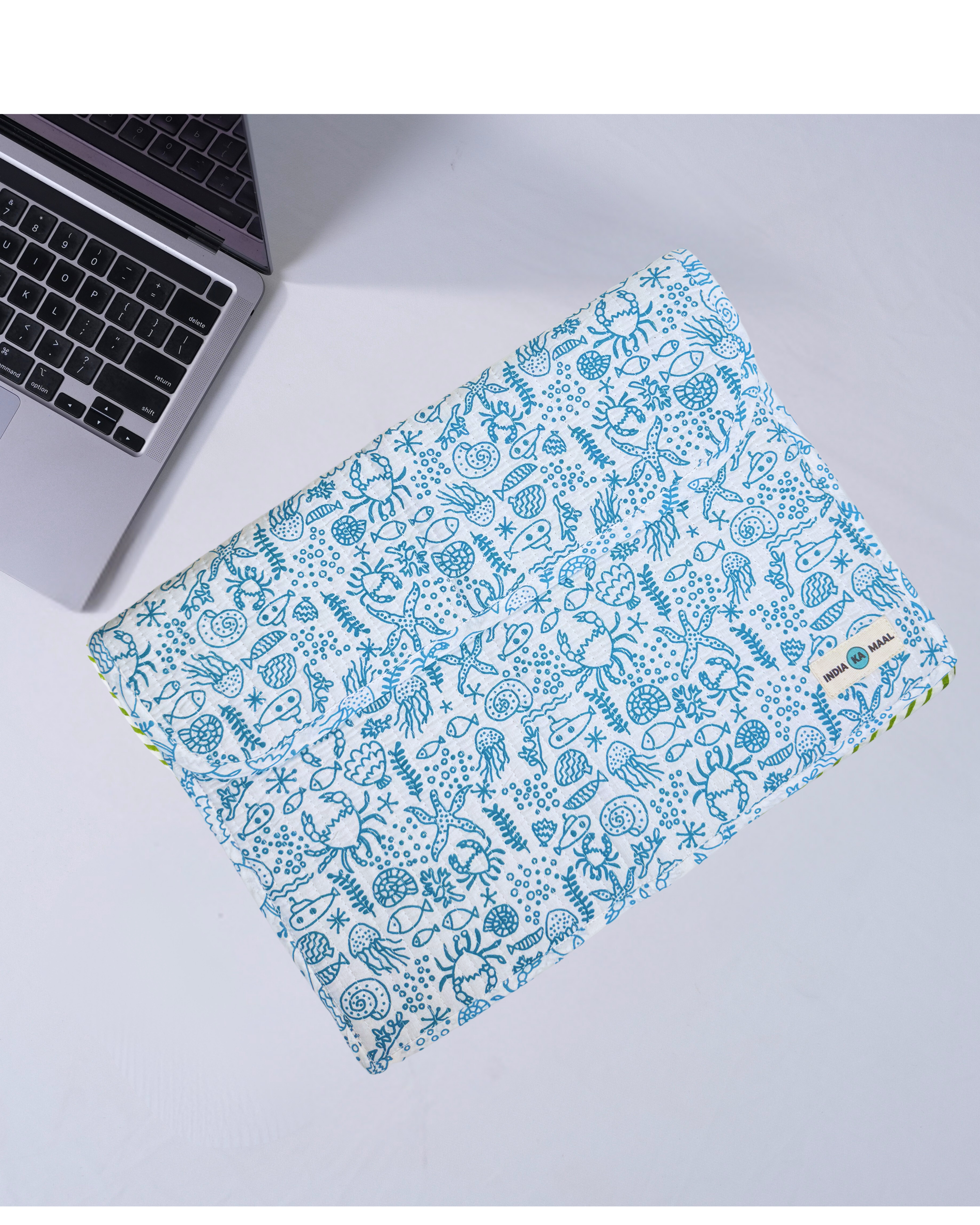 Under Water Print Quilted Laptop Sleeve